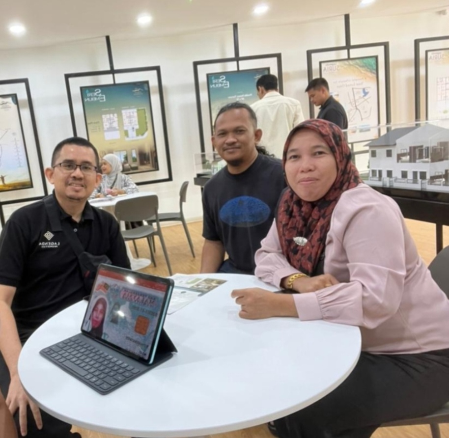 Perbincangan di Sales Gallery